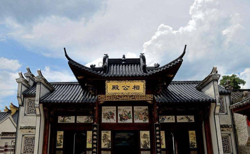 逃离昏暗的废弃城